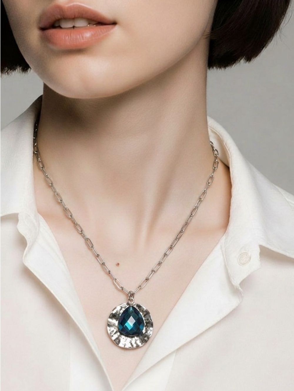 Elsie & Zoey Hammered Silver Tone Pendant Necklace Blue Faceted Crystal